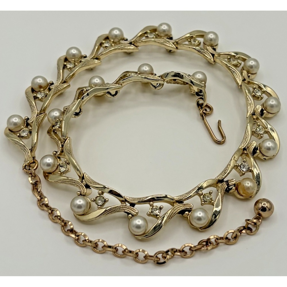Vtg‎ Lisner Gold Tone Faux Pearl and Rectangle Clear Rhinestone Necklace